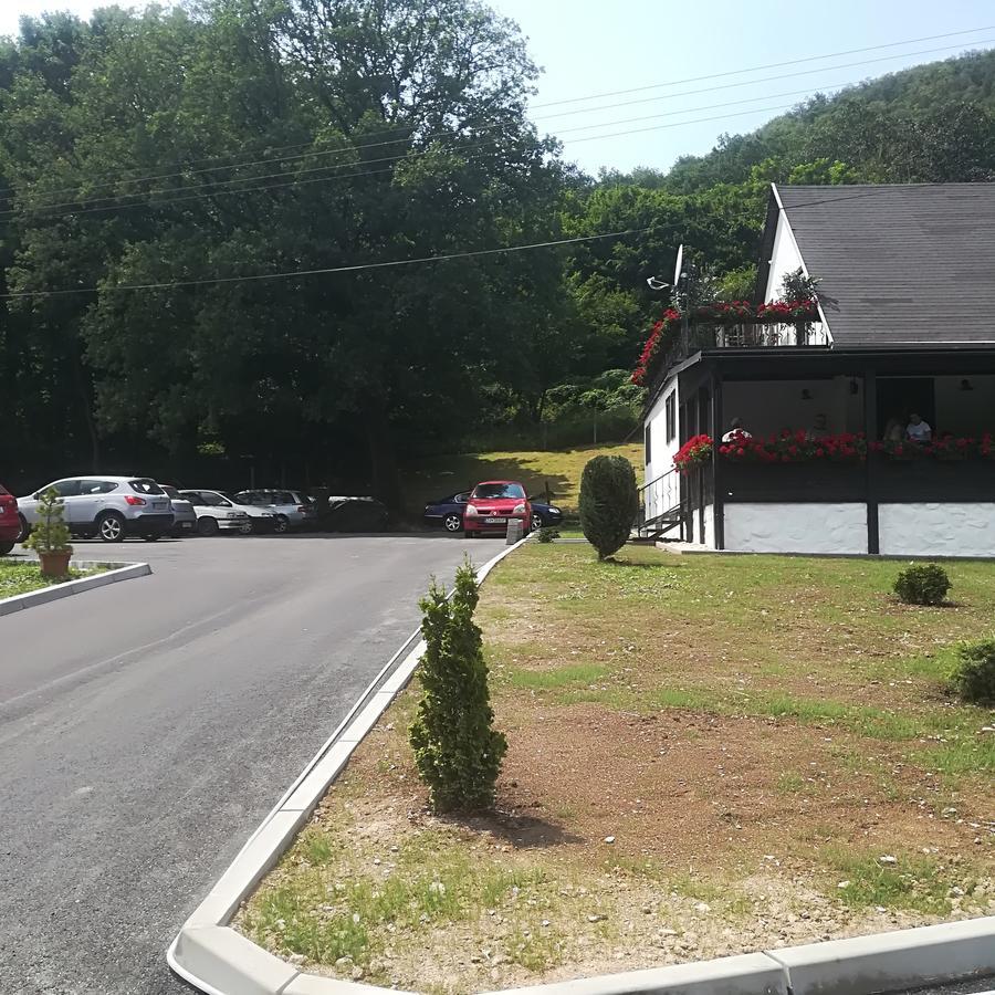 Penzion A Restauracia Hanisberg Krupina Dış mekan fotoğraf