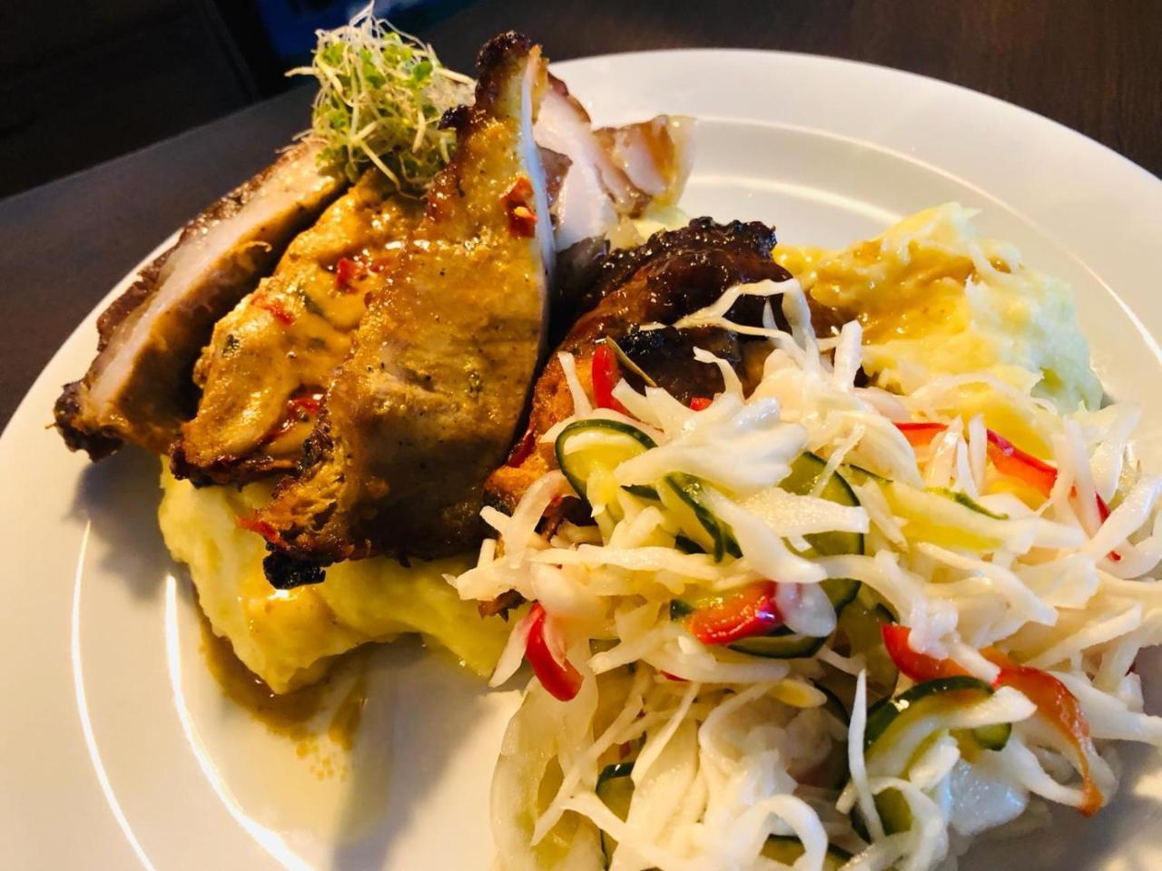 Penzion A Restauracia Hanisberg Krupina Dış mekan fotoğraf