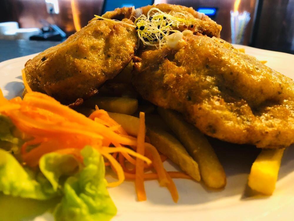 Penzion A Restauracia Hanisberg Krupina Dış mekan fotoğraf