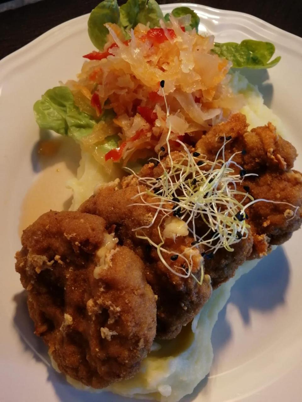 Penzion A Restauracia Hanisberg Krupina Dış mekan fotoğraf