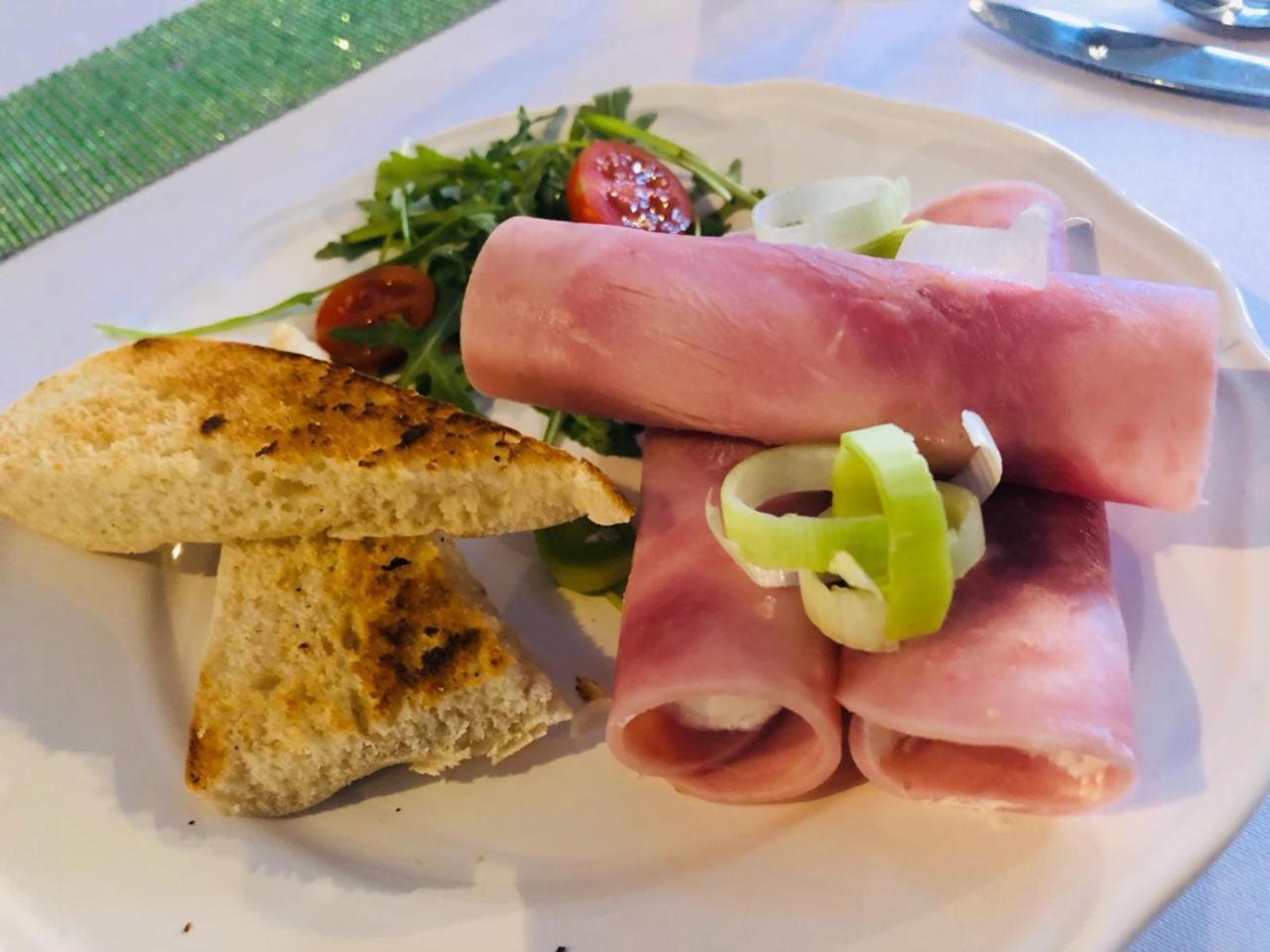 Penzion A Restauracia Hanisberg Krupina Dış mekan fotoğraf